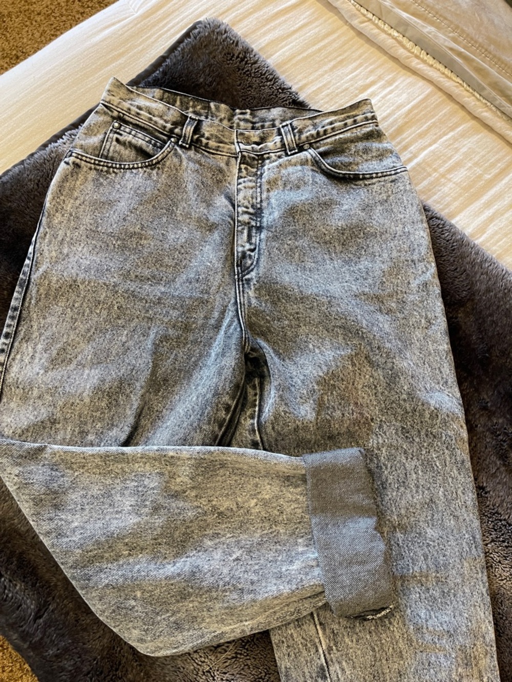 Levi's High Rise Women's Jeans in Acid Wash Gray 15”waist